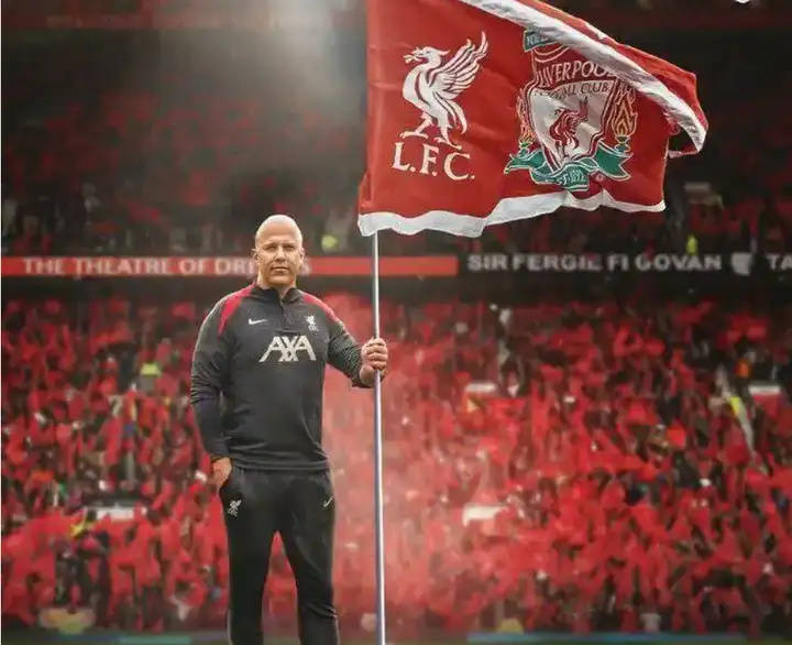 包含利物浦主帅赞扬年轻球员表现，球队前景一片光明的词条