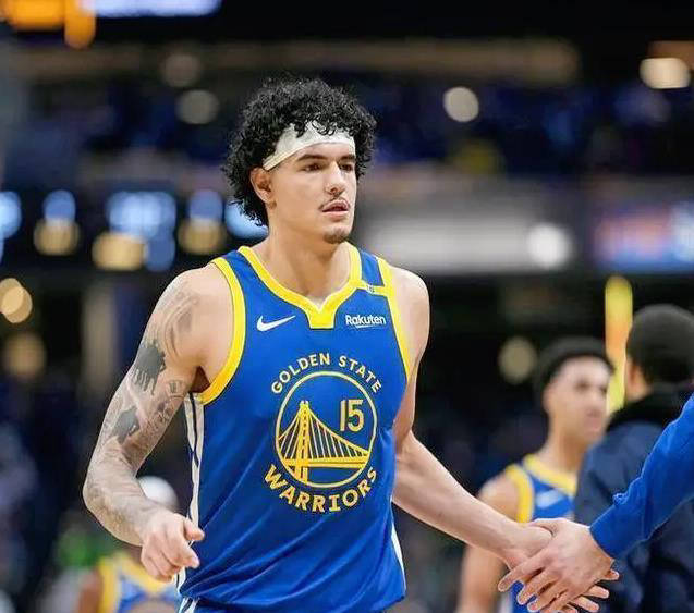 开云体育在线-包含竞技场上的新星闪耀，球队士气高涨迎来胜利！的词条