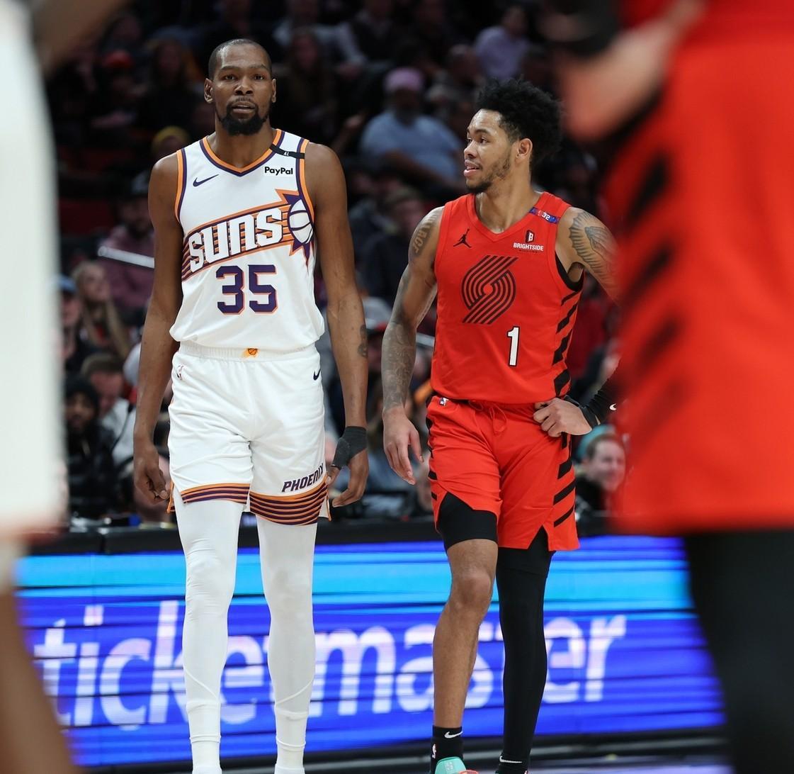 包含开拓者队客场大胜，创造系列赛上佳开局的词条