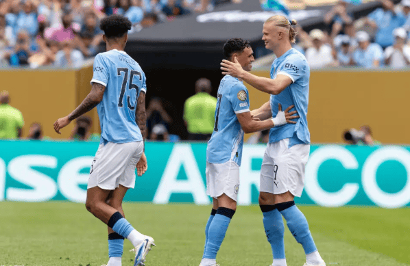 曼城轻取敌手，大比分胜出，豪取三分