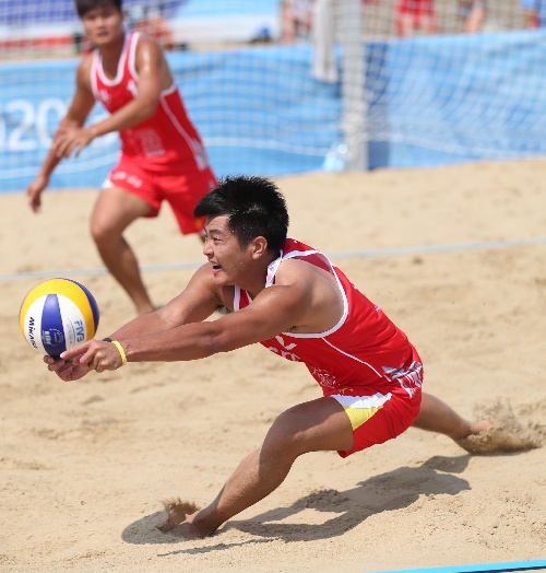 巴西选手在沙滩排球比赛中实现逆袭 巴西选手在沙滩排球比赛中实现逆袭