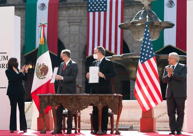 关于墨西哥中场合同即将到期，俱乐部努力留人的信息