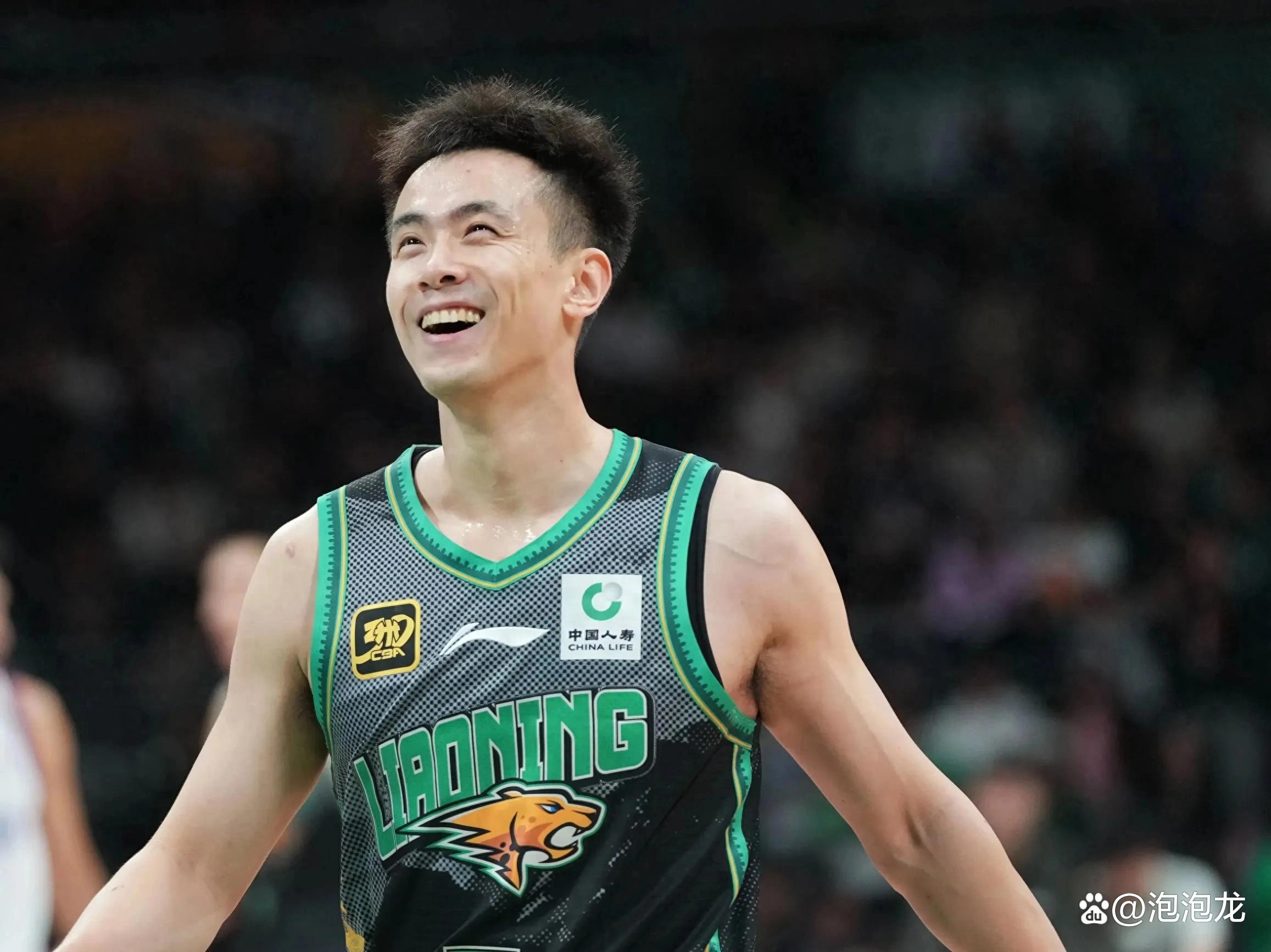 关键时刻球队挺身而出实现胜利