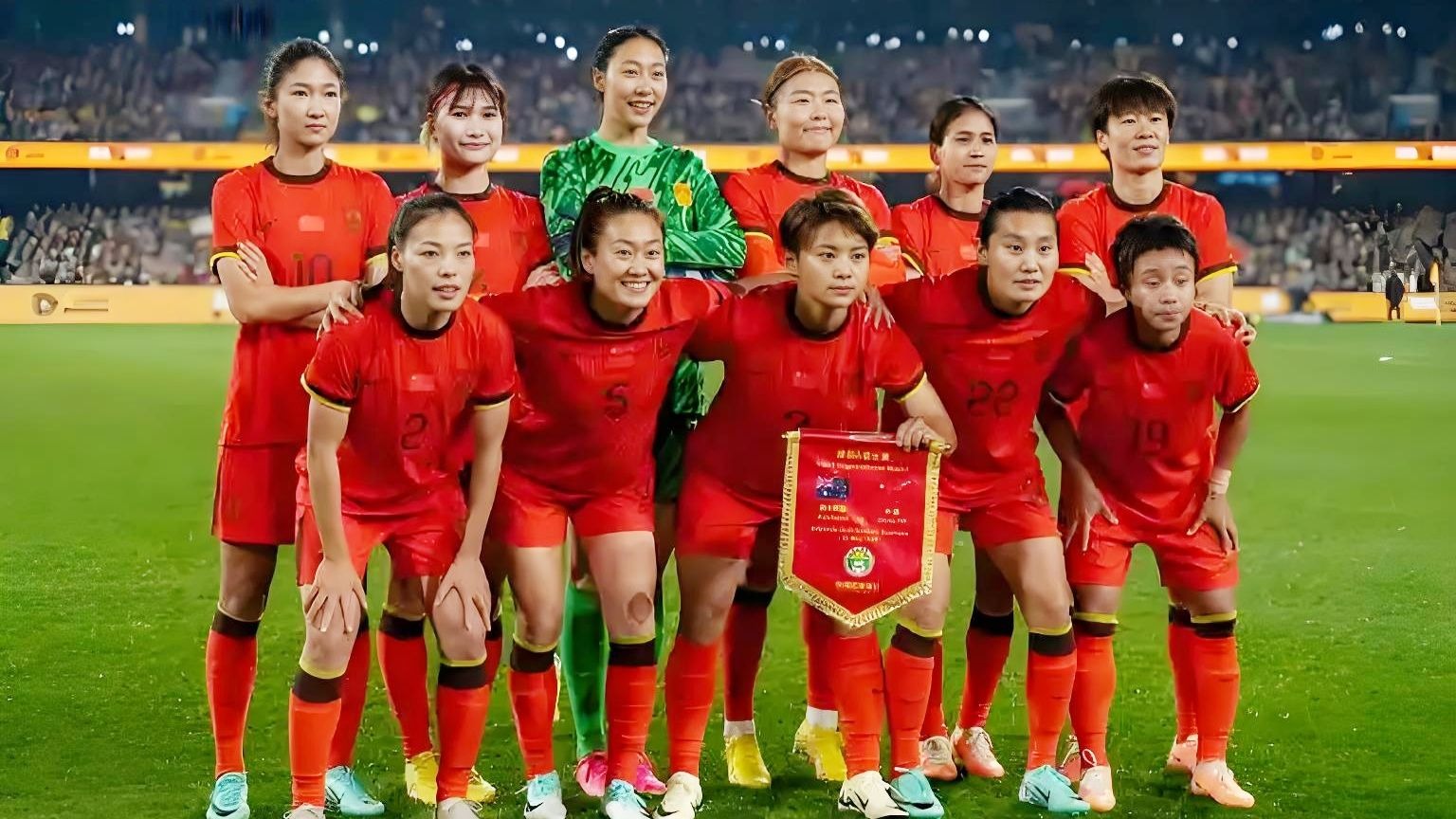 包含中国女足备战决赛，全队士气高涨的词条