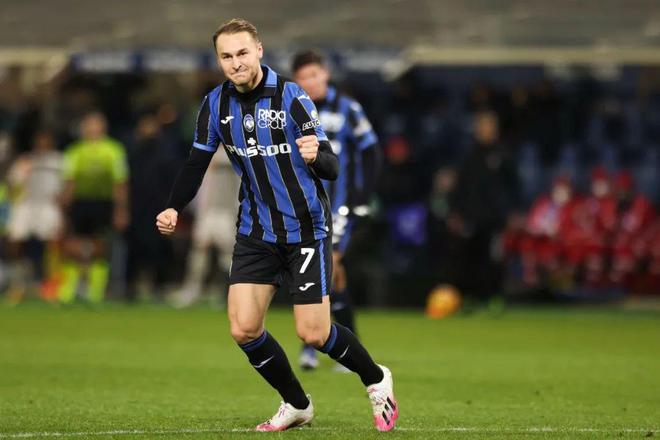 莱斯特城中场崭露头角，热门球队关注