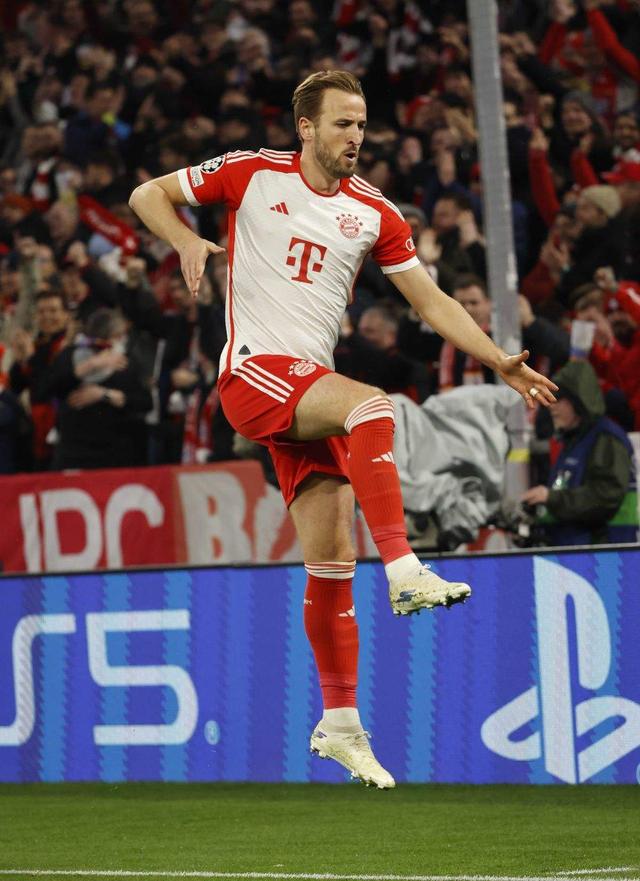 包含拜仁客场告捷，轻取晋级欧冠半决赛资格的词条