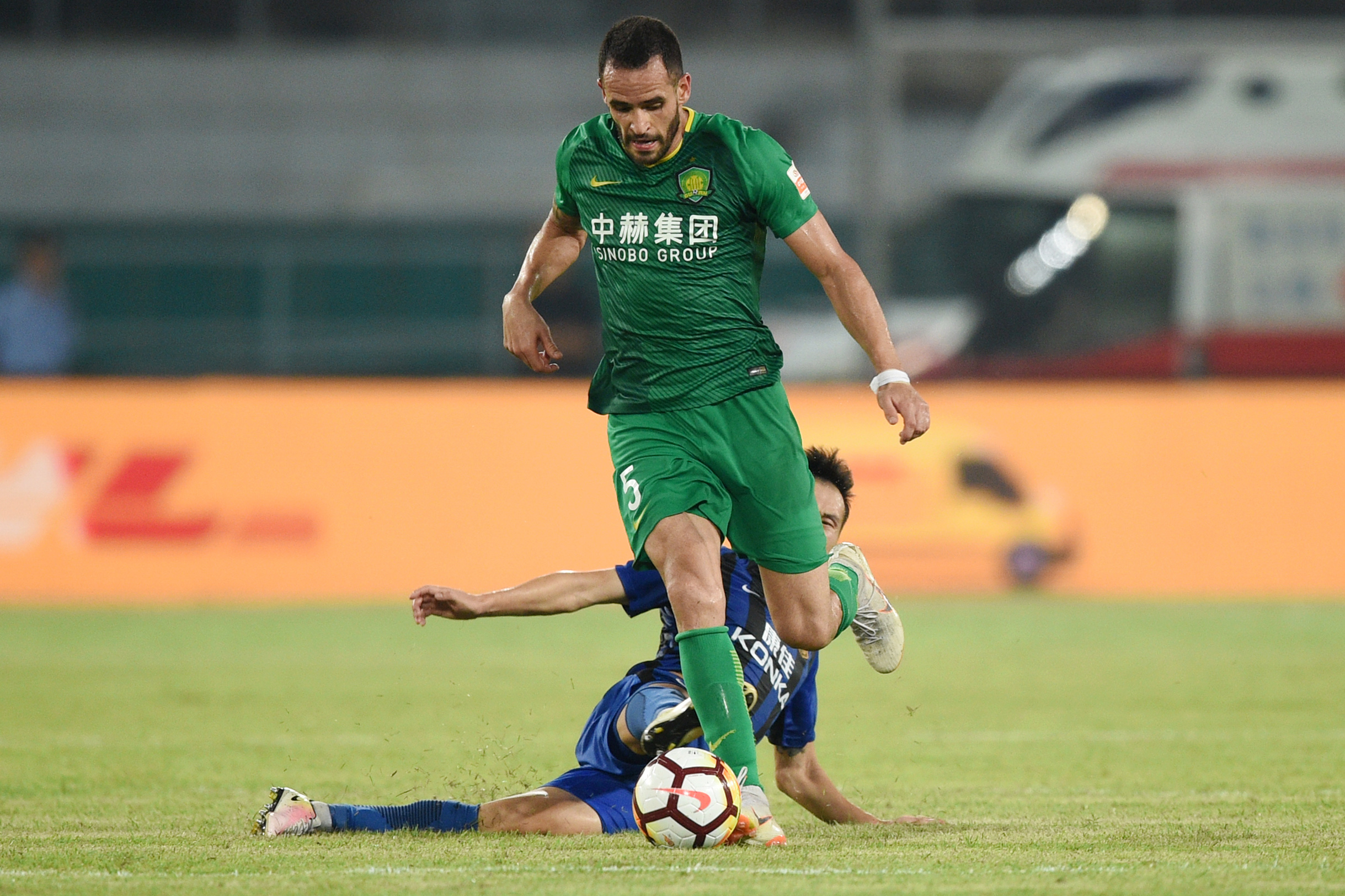 关于江苏苏宁迎战北京国安，硬仗过招的信息