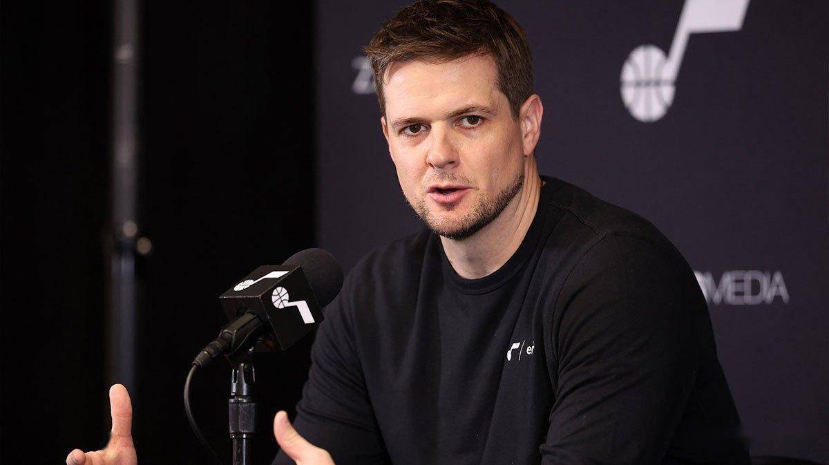 包含爵士持续低迷，主帅或面临下课风险的词条