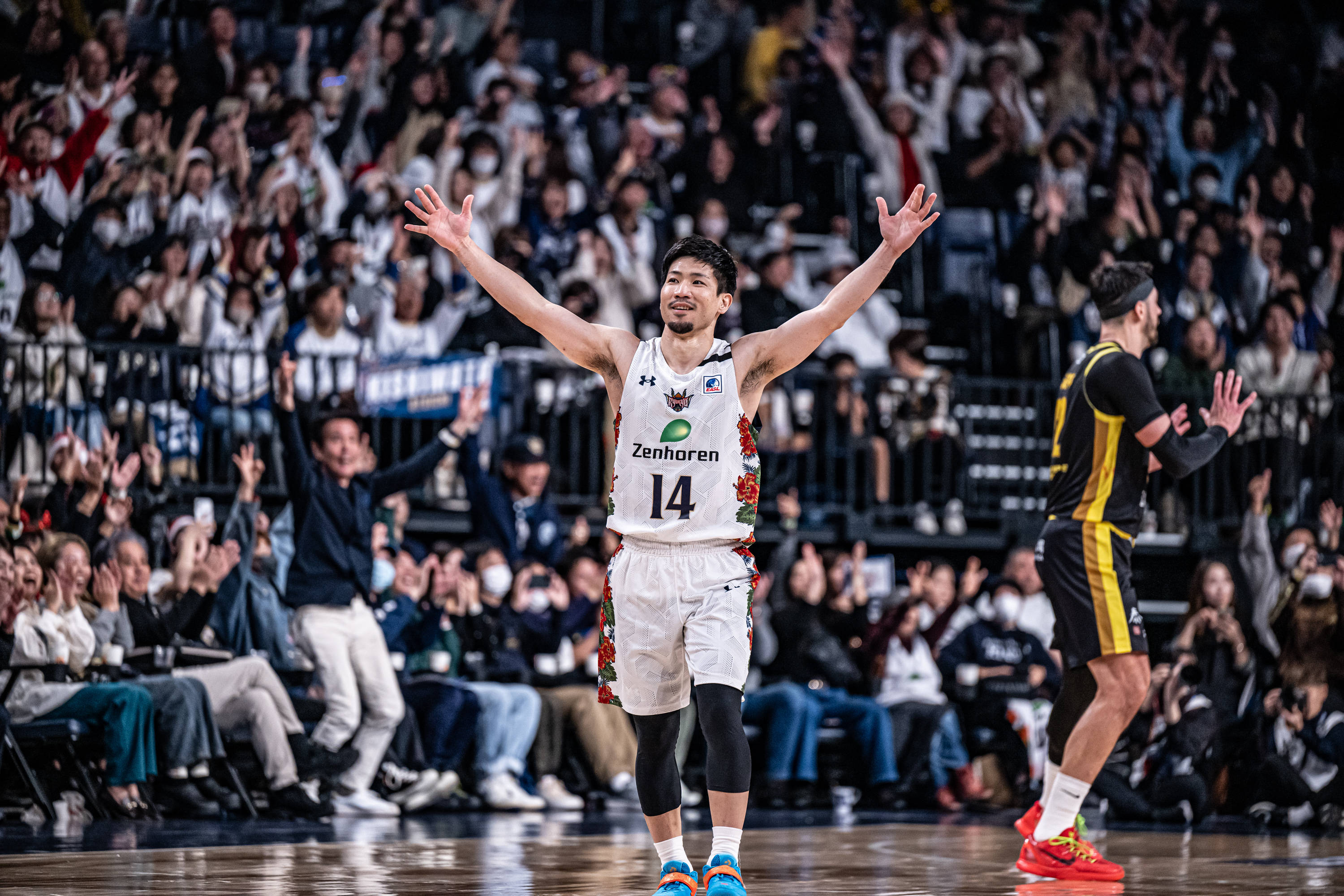 开云体育官网-东京举行篮球比赛，勇士表现激烈