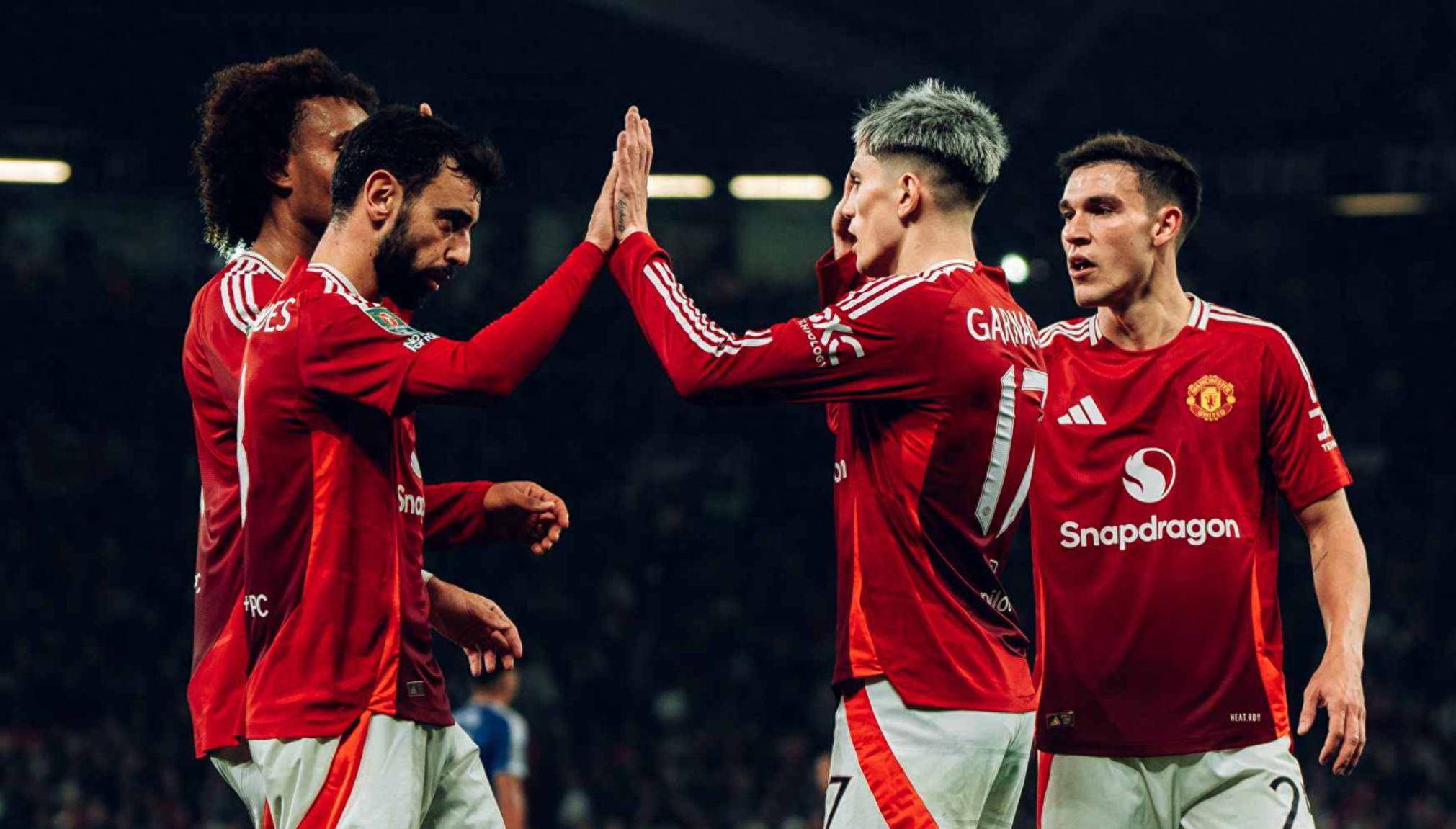 网球赛事中曼联战胜对手成功续约