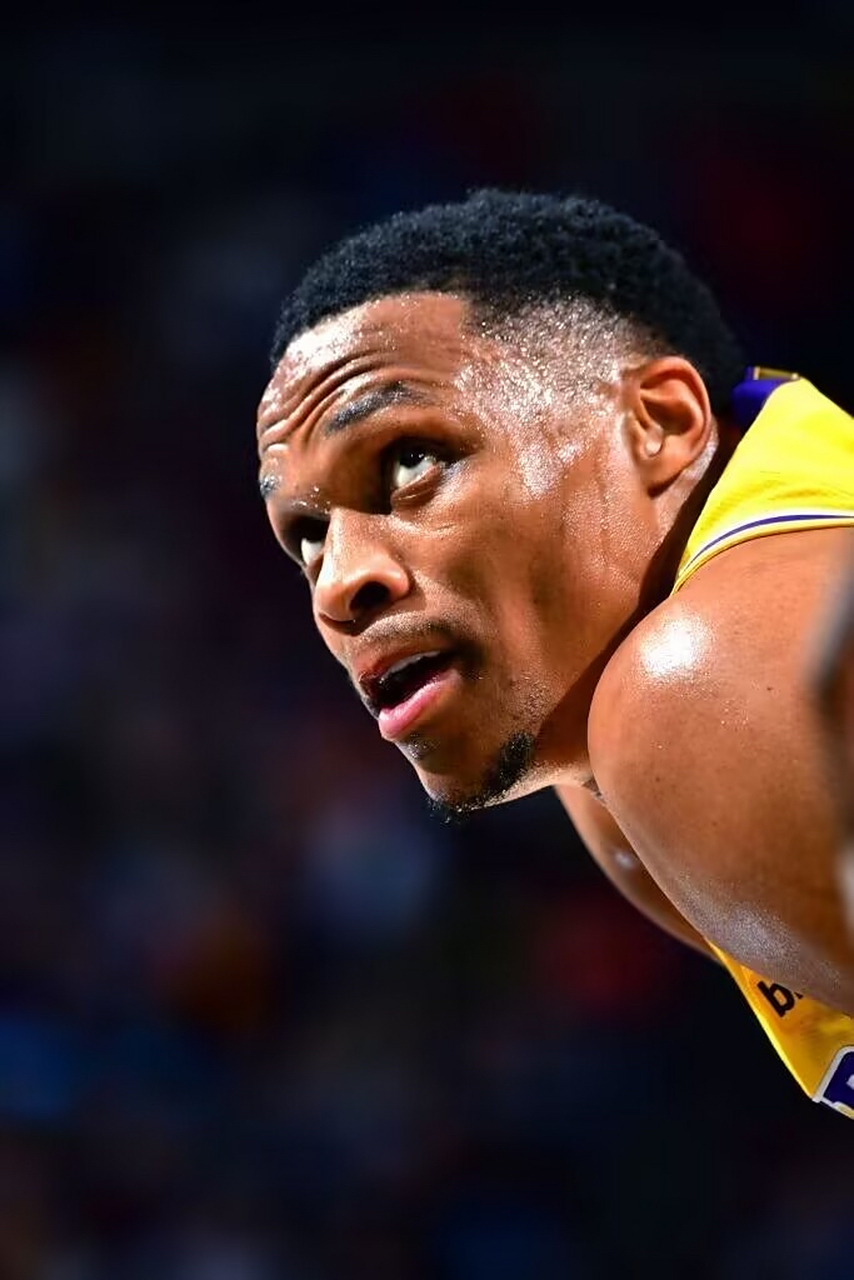 香港举行网球比赛，湖人表现激烈