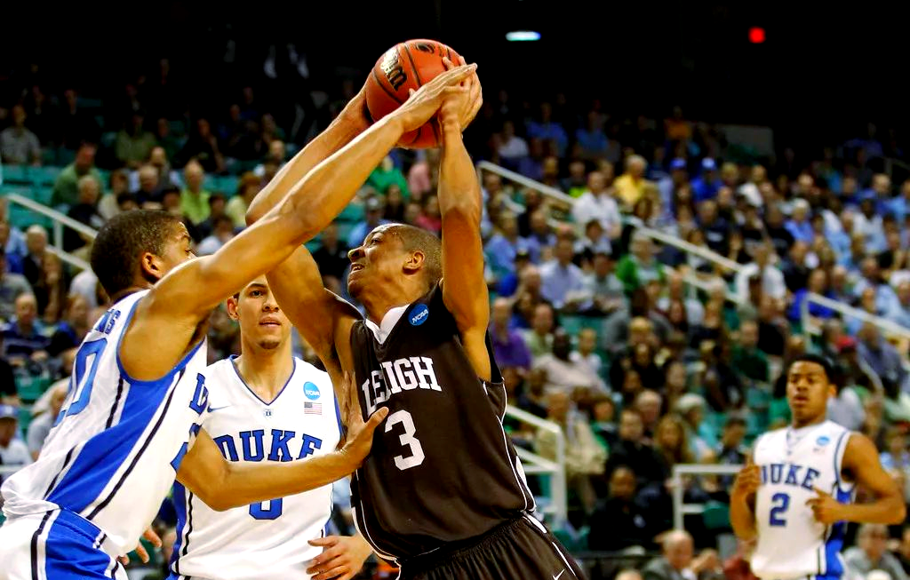 开云下载-开拓者首进季后赛后表现抢眼，冲击冠军的简单介绍