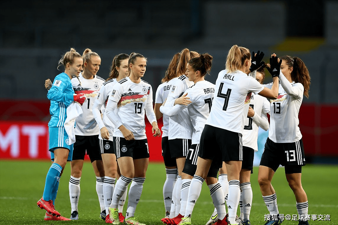 瑞典女足展现团结力量,比赛中展现出色表现 瑞典女足展现团结力量,比赛中展现出色表现
