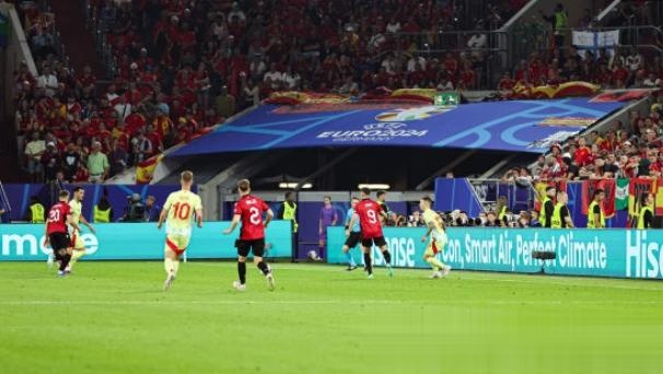 开云平台-西班牙球员展现出色表现，助队晋级半决赛